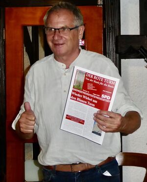 Reinhold Gall lobte die Arbeit der SPD Bad Wimpfen im Gemeinderat und freute sich über den Roten Turm. Foto: Geipert